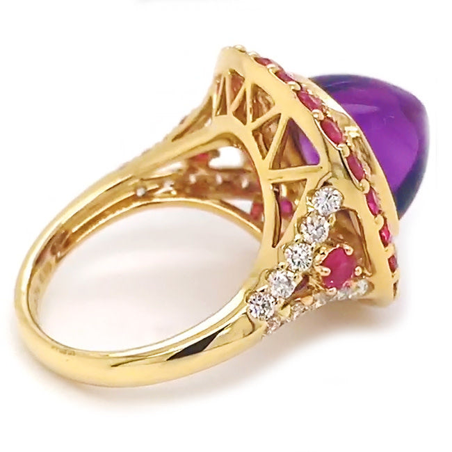 18 kt yellow gold ring with cabochon amethyst& Ruby’s and Diamonds
