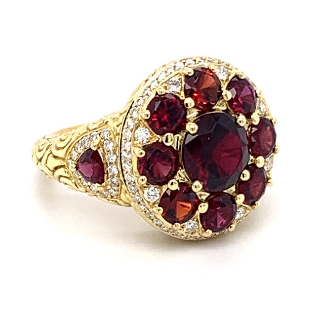 18 kt yellow gold ring with Celtic design garnets and diamonds