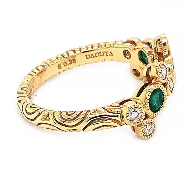 18 kt yellow gold band with emeralds and diamonds